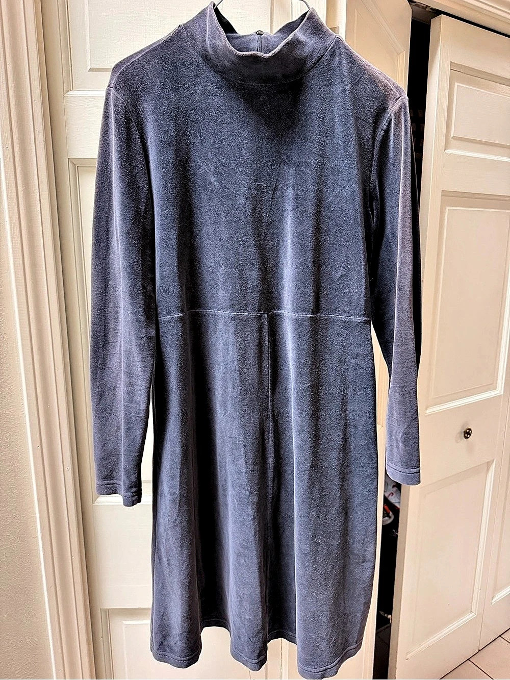 Hanna Andersson Long Sleeve Velvet Midi Dress in Blue/Grey Size Medium